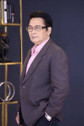 นาท ภูวนัย