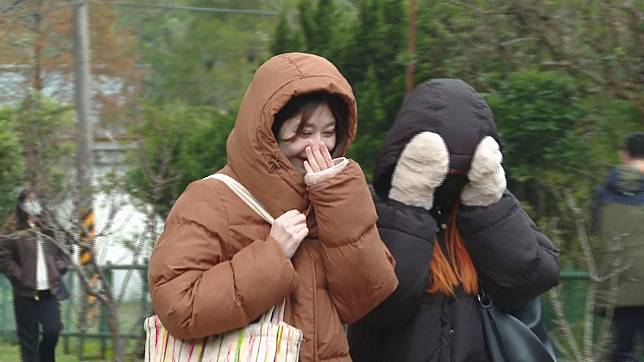 今（17日）各地天氣多雲到晴，早晚偏冷，請注意保暖。（資料照）