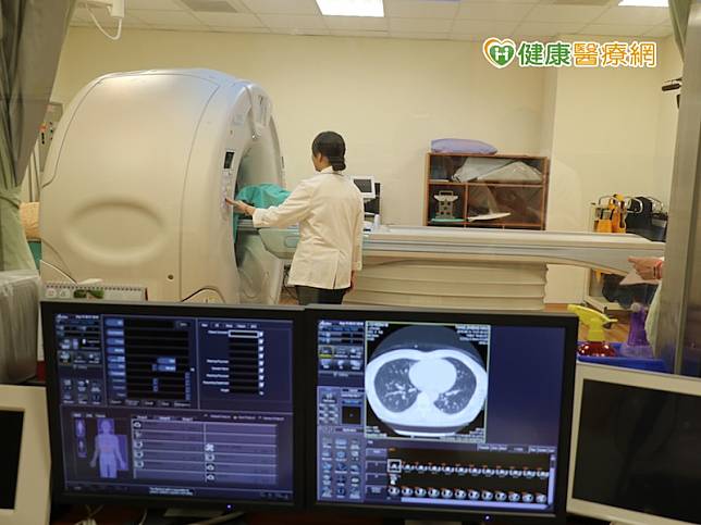 「640切電腦斷層掃描儀」高速成影，檢查掃描時間短，最大特色是一次閉氣可以包含整個心臟冠狀動脈血管檢查。