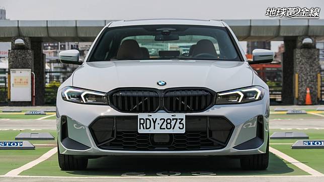 儘管M Power才是BMW的性能招牌，但330i M Sport這類並不屬於M家族的車款也有高度樂趣。(攝影/ 陳奕宏)