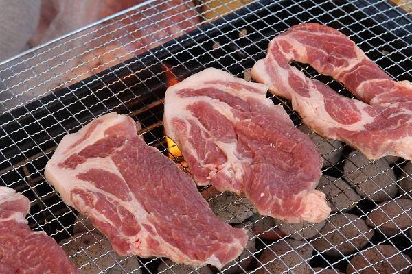 烤肉燒肉店吃烤肉，你吃到的是真的松阪豬肉嗎？(圖/pixabay.com)