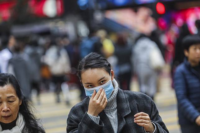 An online rumour claiming that the cold front approaching the city from the north could carry the coronavirus has been dismissed as made up by a top meteorologist. Photo: Sam Tsang