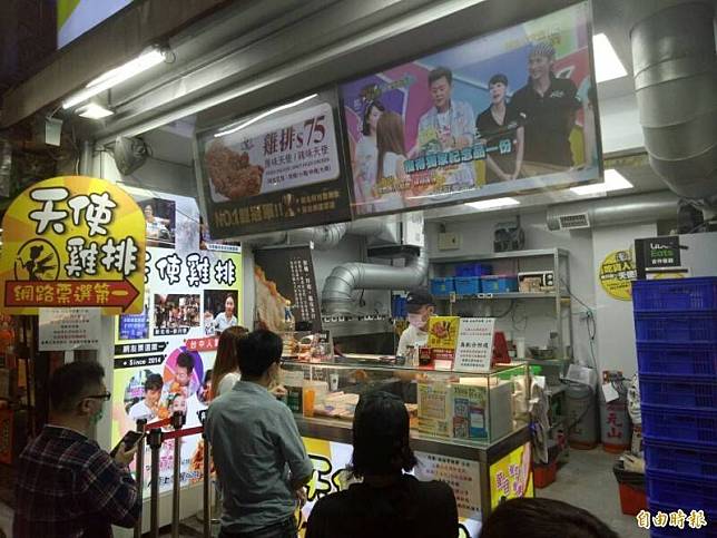 逢甲商圈的天使雞排僅剩逢大店已暫時歇業。(資料照)