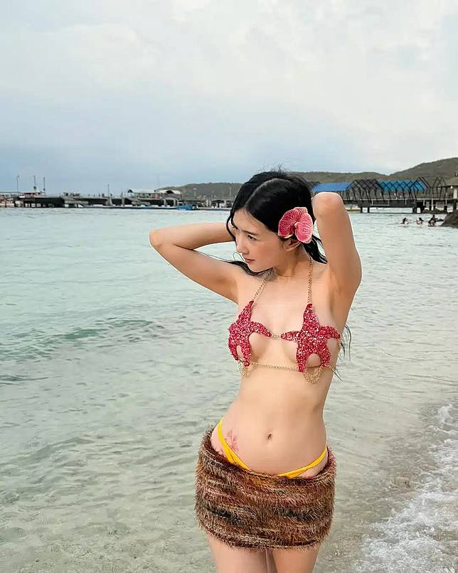 เบียร์ เดอะวอยซ์ สวมชุดว่ายน้ำตัวจิ๋วเที่ยวเกาะล้าน - 3