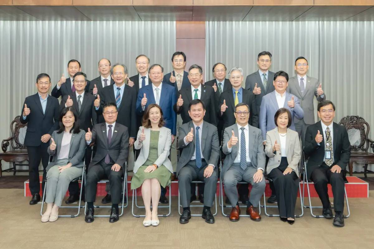 林佳龍推醫療外交！30家業者前進WHA | NOWNEWS今日新聞 | LINE TODAY