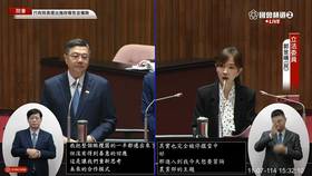 民主進步黨籍立法委員郭昱晴（右）與行政院長卓榮泰（左）。（圖／翻攝自國會頻道YouTube直播）