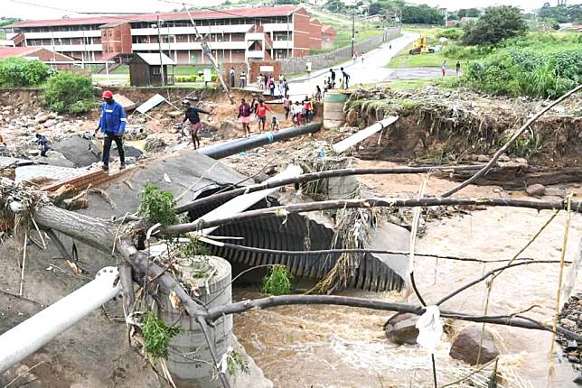 南非破紀錄暴雨釀洪災306死 總統視察允助受災戶