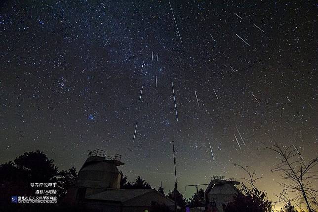 根據國際流星組織（IMO）預測，雙子座流星雨14日達到極大期時，每小時天頂流星數量可達150。（臺北市立天文科學教育館提供）