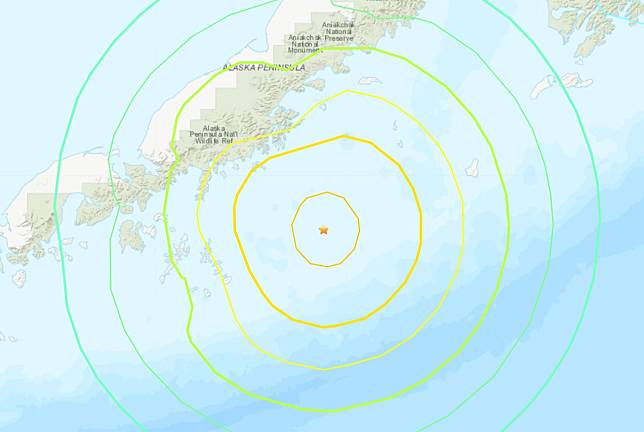 阿拉斯加半島外海當地時間28日晚上發生規模8.2的淺層地震。(圖：USGS)