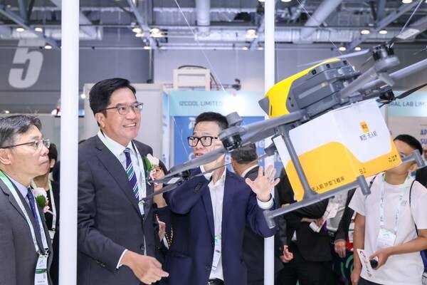 (2024) Michael Wong Wai-Lun, Acting Financial Secretary of the Hong Kong Special Administrative Region Government, participated in a VIP tour where he engaged with an exhibitor who provided an introduction to their drone product.