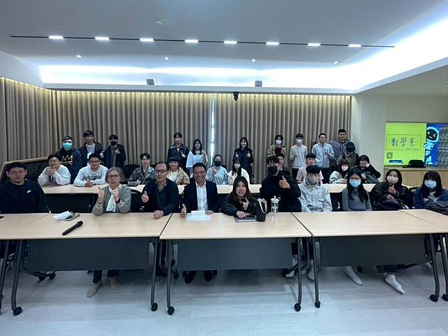 東海一名校友默默捐出百萬美元，希望培育台灣居禮夫人，校方115學年起，每年提供12名新生，四年總獎學金可達50.4萬台幣。（圖：東海大學提供）　