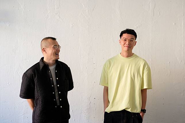 （ 左起） 香港新晉設計師KARMUEL YOUNG 及WILSONKAKI