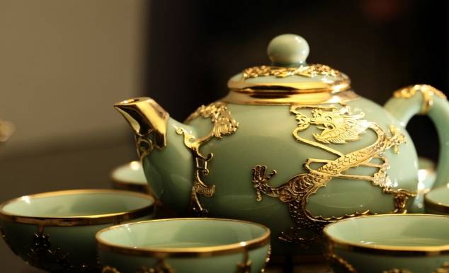 中國試圖透過將監聽裝置藏在茶壺裡來監視一名英國外交官，竊聽工具藏在一份禮物裡。(示意圖) 圖 : 翻攝自搜狐
