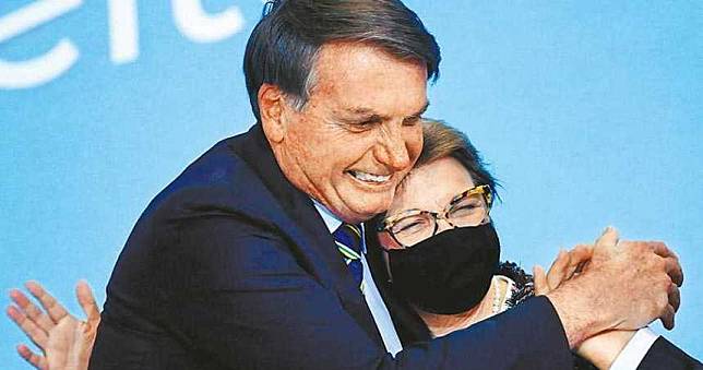 巴西總統召開記者會宣布自己確診　記者協會將提告