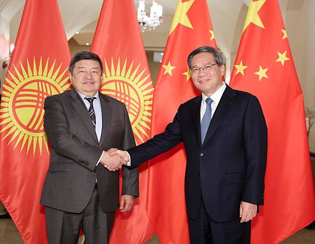 Chinese Premier Li Qiang meets with Kyrgyz Prime Minister Akylbek Zhaparov on the sidelines of the 23rd Meeting of the Council of Heads of Government of Member States of the Shanghai Cooperation Organization in Islamabad, Pakistan, Oct. 15, 2024. (Xinhua/Ding Haitao)