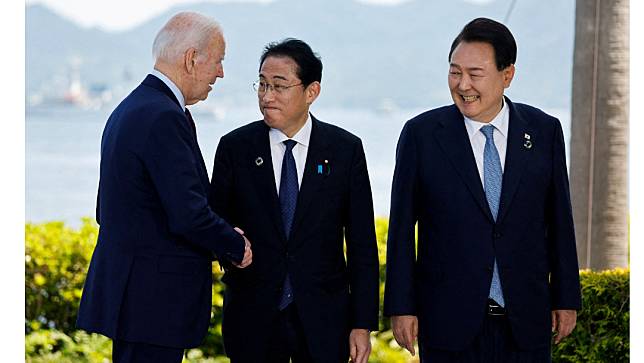 美國總統拜登、日本首相岸田文雄與南韓總統尹錫悅5月在G7廣島峰會期間會談。路透社