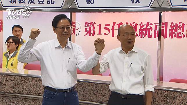 國民黨總統候選人韓國瑜(右)和副手張善政(左)。圖／TVBS資料照