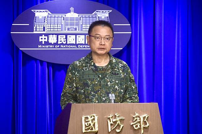 國防部針對中國解放軍在台海周遭軍演，第一時間就派出兵力應對。（王侑聖攝）