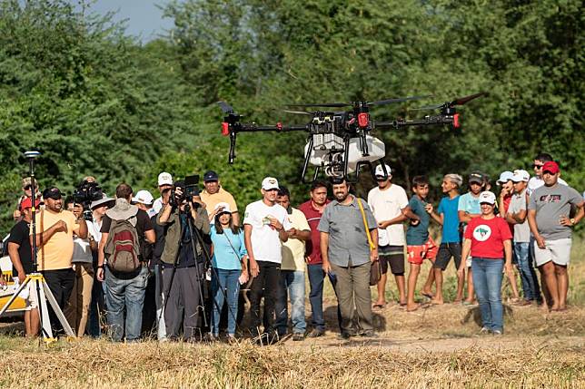 People watch the demonstration of an agricultural drone made in China during the launching ceremony of a China-Brazil agricultural mechanization cooperation demonstration project in Apodi, Brazil, Feb. 2, 2024. (Xinhua/Wang Tiancong)