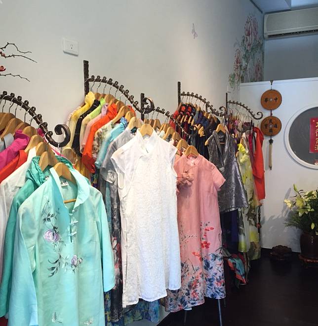  ▲「雅緻人生」古今皆宜的經典古典服飾 (圖/雅緻人生)