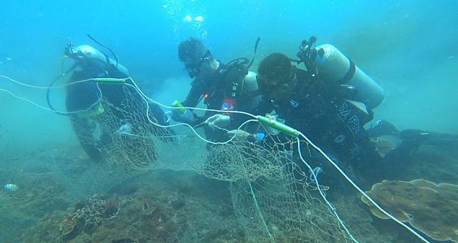 漁業作業過程中往往造成網具流失或棄置，海底覆網清理不易，環境部期盼每年持續降低，恢復海洋活力。（環境部提供）