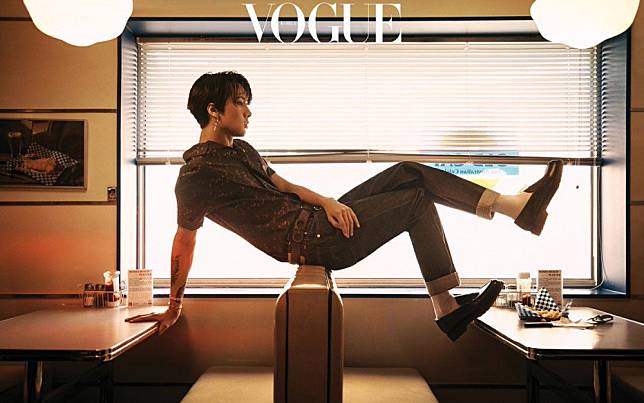 Ravi เผยกล้ามหน้าท้องสุดแซ่บ บนปกนิตยสาร Vogue Korea ฉบับเดือนเมษายน