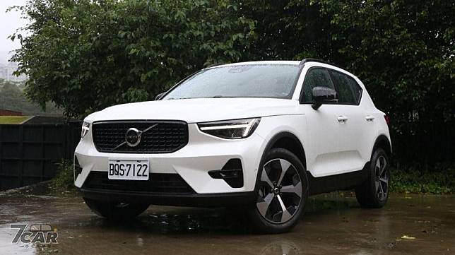  Volvo XC40 Ultimate B5 AWD