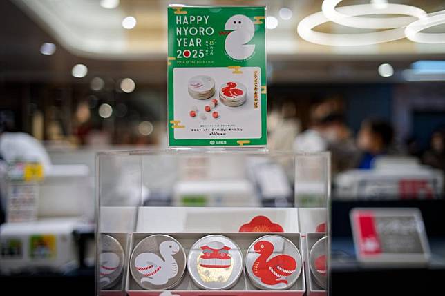 This photo taken on Dec. 27, 2024 shows candy boxes with snake elements at a station in Tokyo, Japan. (Xinhua/Zhang Xiaoyu)