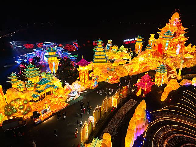 An aerial drone photo shows a view of the 31st Zigong International Dinosaur Lantern Show in Zigong, southwest China's Sichuan Province, Jan. 17, 2025. (Xinhua/Wang Xi)