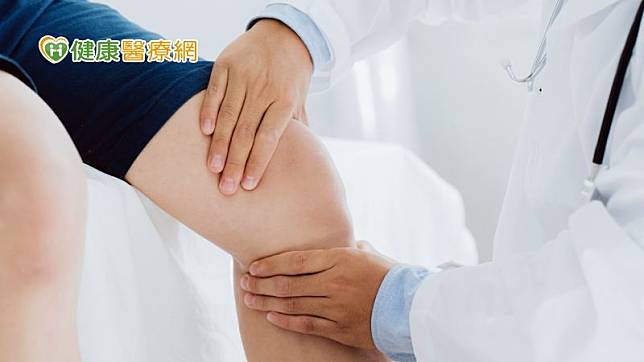 年輕人或中老年人常會因為扭傷、撞擊、跌倒等意外，外力衝擊造成膝關節軟骨缺損。