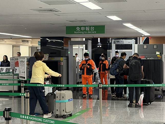 金廈小三通今天下午查獲一起活體動物走私案，一名邱姓男子搭乘小三通客船入境金門時，被查獲將8隻活體烏龜及1隻土撥鼠綑綁藏於大腿鼠蹊部企圖闖關，其中8隻烏龜初步鑑定疑為保育類野生動物，全案依野生動物保育法移送金門地檢署偵辦。聯合報系資料照
