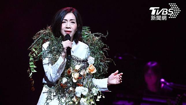 萬芳今晚在台北開唱，帶來一系列經典金曲。（圖／黃城碩攝）