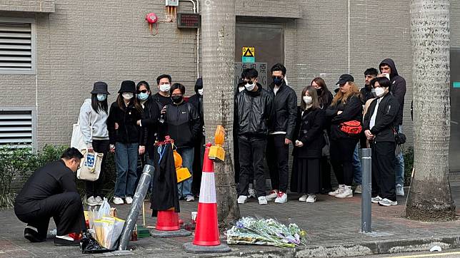 死者家屬於事發現場路祭　黃子希攝