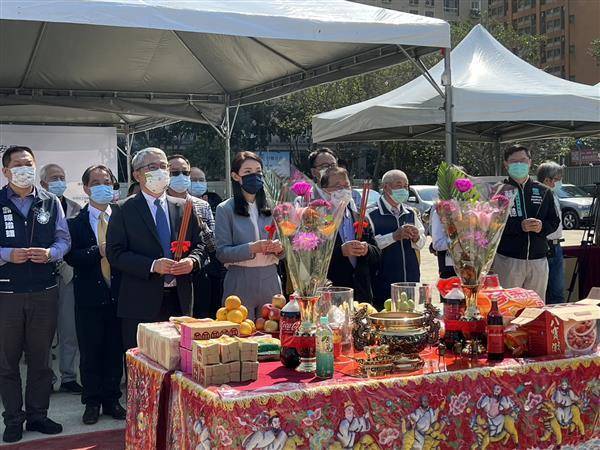 新竹市首案社會住宅「中雅安居」舉行敲磚祈福儀式，規模為地上21層、地下3層，總戶數640戶、預計2016年完工。取自國家住都中心