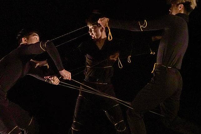 承襲舞蹈空間創意DNA的「勥」系列，5粵江推出黃于芬新作《談彈》，邀請觀眾一同走進充滿視覺張力的驚新旅程。(舞蹈空間提供)