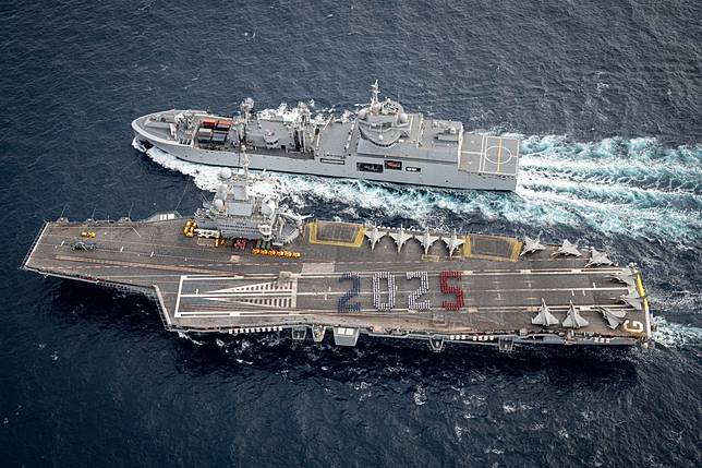 法國航艦「戴高樂號」（R91）22日首度抵達馬尼拉港訪問，強化與印太盟邦合作。（取自法國海軍「X」帳號）