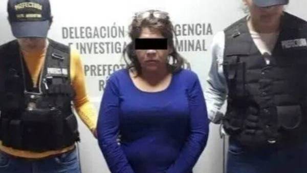 墨西哥女子萊奧諾拉醋勁大發刺傷老公，遭警方拘留。（圖片來源／翻攝自Twitter）
