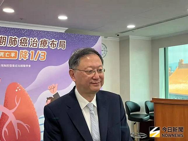    ▲台大醫院院長余忠仁表示，目前吳明賢院長狀況持續恢復。（圖／記者張乃文攝）  