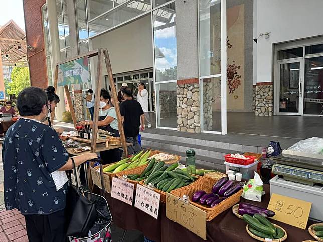 「釀未來・永續惜食」成果發表會暨市集， 透過展覽與市集活動，讓民眾近距離了解這些團隊如何運用在地食材、創新飲食文化及環保實踐。攝影：蕭紫菡