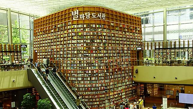 韓國免費「星空圖書館」 ，巨型書架引起話題