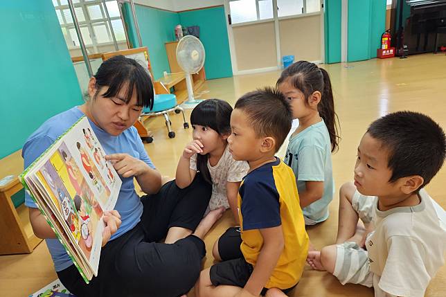 伊甸舉辦學前適應班，以繪本導讀讓幼童學習