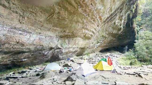 千人洞位於阿里山豐山村的深山，海拔1845公尺，是台灣第一大天然岩洞。（圖片來源／截自何嘉煌臉書）
