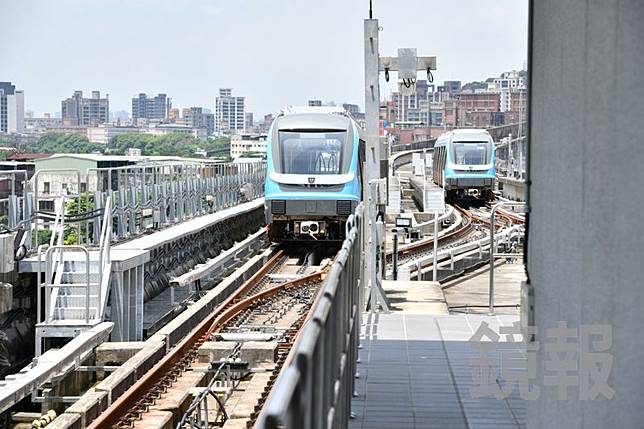 三鶯線近日剛迎來通車試營運，不少民眾搶搭體驗。圖／李智為攝
