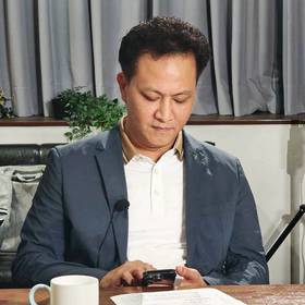 國民黨立委邱鎮軍持有雲豹股票，引發前立委賴品妤諷刺，邱今指出，持股可以監督，收錢才會嘴軟。(翻攝臉書)