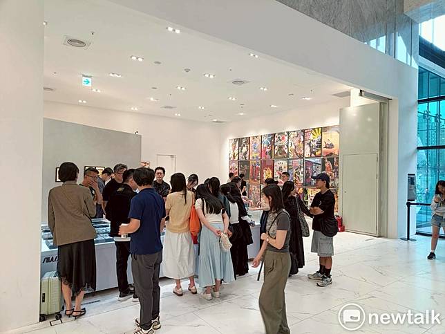 開幕首日即吸引不少卡牌迷朝聖。   圖：唐復年/攝