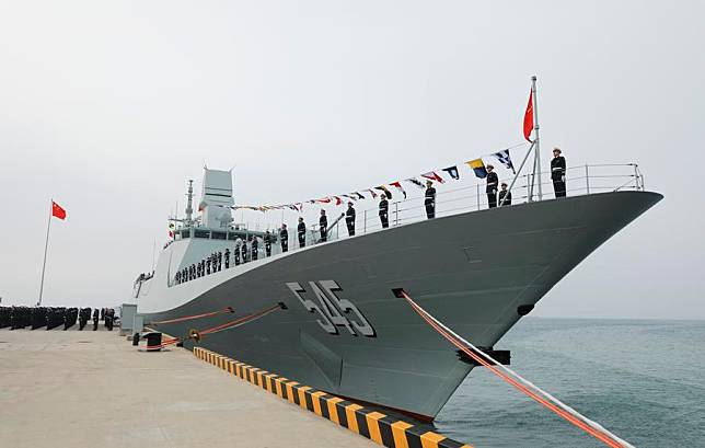 China's first Type 054B frigate, the Luohe, was commissioned in the People's Liberation Army Navy on Wednesday morning at a military port in Qingdao, east China's Shandong Province. (Photo by Li Bingxuan/Xinhua)