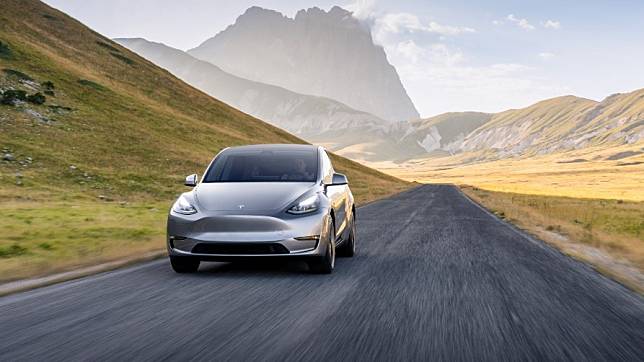 Model Y 再蟬聯電動車銷售首位 累績逾五萬名台灣車主