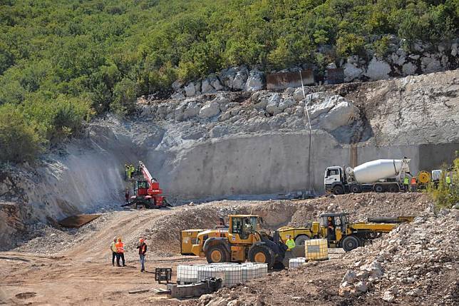 This photo taken on Sept. 10, 2024 shows the construction site of the Vucevica road project undertaken by the China Road and Bridge Corporation (CRBC) in Split, Croatia. (Xinhua/Li Xuejun)