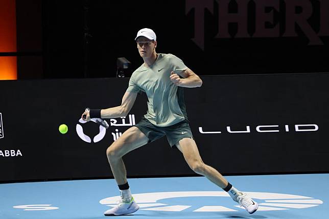 Jannik Sinner hits a return during the quarterfinal match against Daniil Medvedev of Russia at Saudi Arabia's &ldquo;6 Kings Slam&rdquo; exhibition tennis tournament in Riyadh, Saudi Arabia, Oct. 16, 2024. (Xinhua/Wang Haizhou)