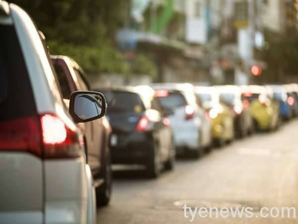 過年開車出遊最怕遇到塞車。示意圖：截自freepik